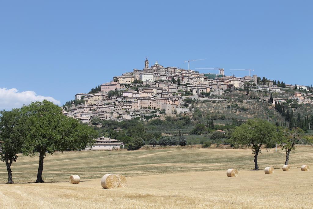 Residenza Sant'Emiliano Hotel Trevi Eksteriør billede