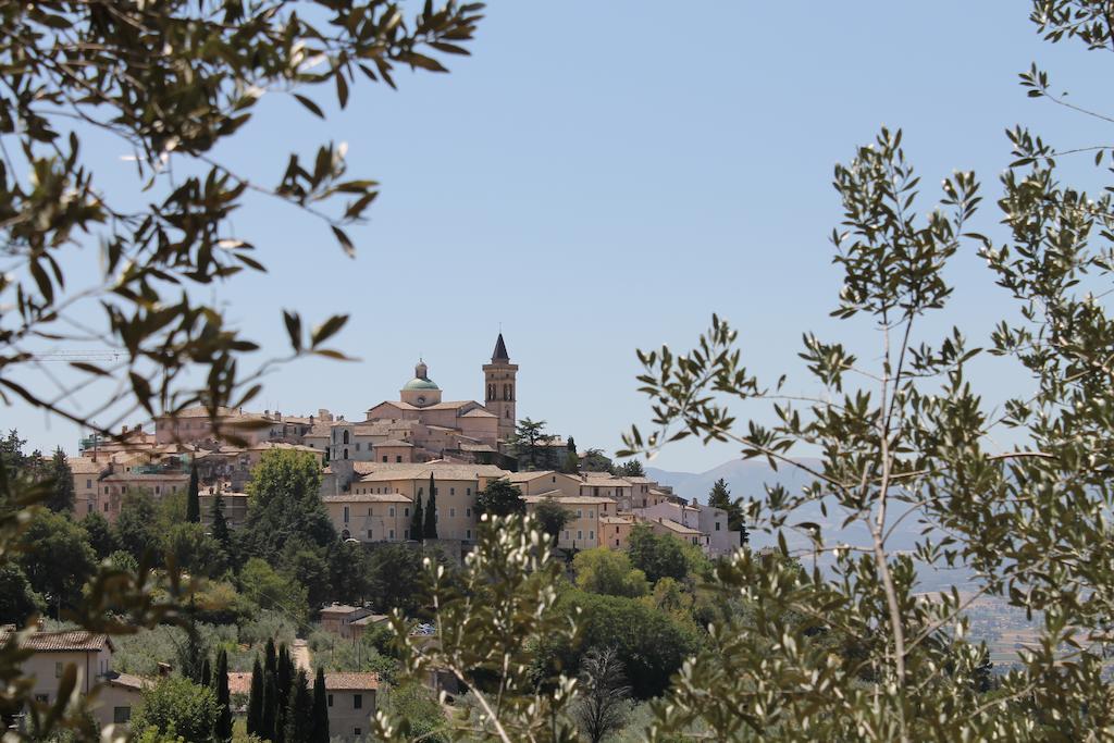 Residenza Sant'Emiliano Hotel Trevi Eksteriør billede